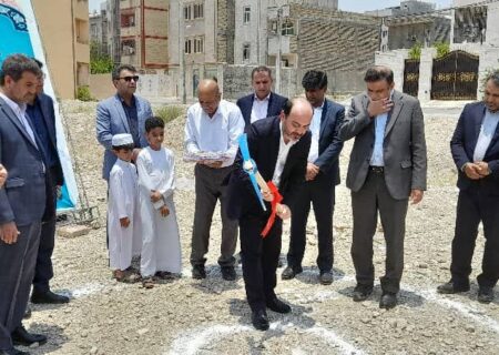 آیین کلنگ زنی مدرسه دوازده کلاسه در شهرک سجادیه شهرستان بندرعباس