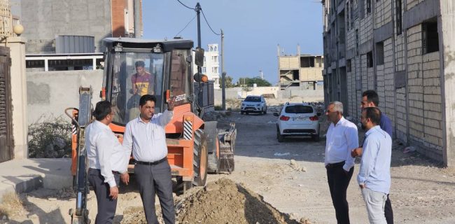 کیلومتر خط انتقال و شبکه توزیع آب در شهرستان خمیر اصلاح و توسعه یافت