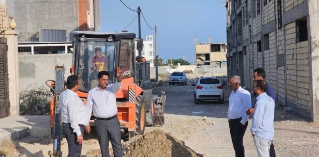 ۳۴ کیلومتر خط انتقال و شبکه توزیع آب در شهرستان خمیر اصلاح و توسعه یافت