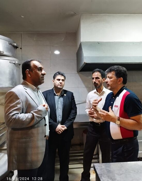 بازدید رئیس مرکز بهداشت کیش از مراکز تهیه و توزیع مواد غذایی، اماکن عمومی و بررسی وضعیت پشه آئدس