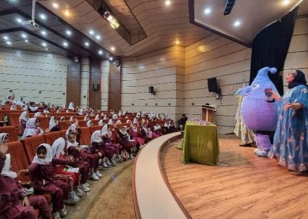 شرکت ۶۰۰ دانش آموز در دومین روز از شانزدهمین جشنواره نخستین واژه آب در هرمزگان