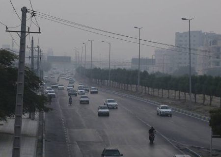 گرد و خاک، بیماری و جشن؛ ترکیب تلخ روزهای بندرعباس/مدارس تعطیل، مراسم برپاست!