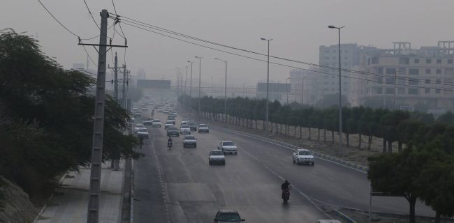 گرد و خاک، بیماری و جشن؛ ترکیب تلخ روزهای بندرعباس/مدارس تعطیل، مراسم برپاست!