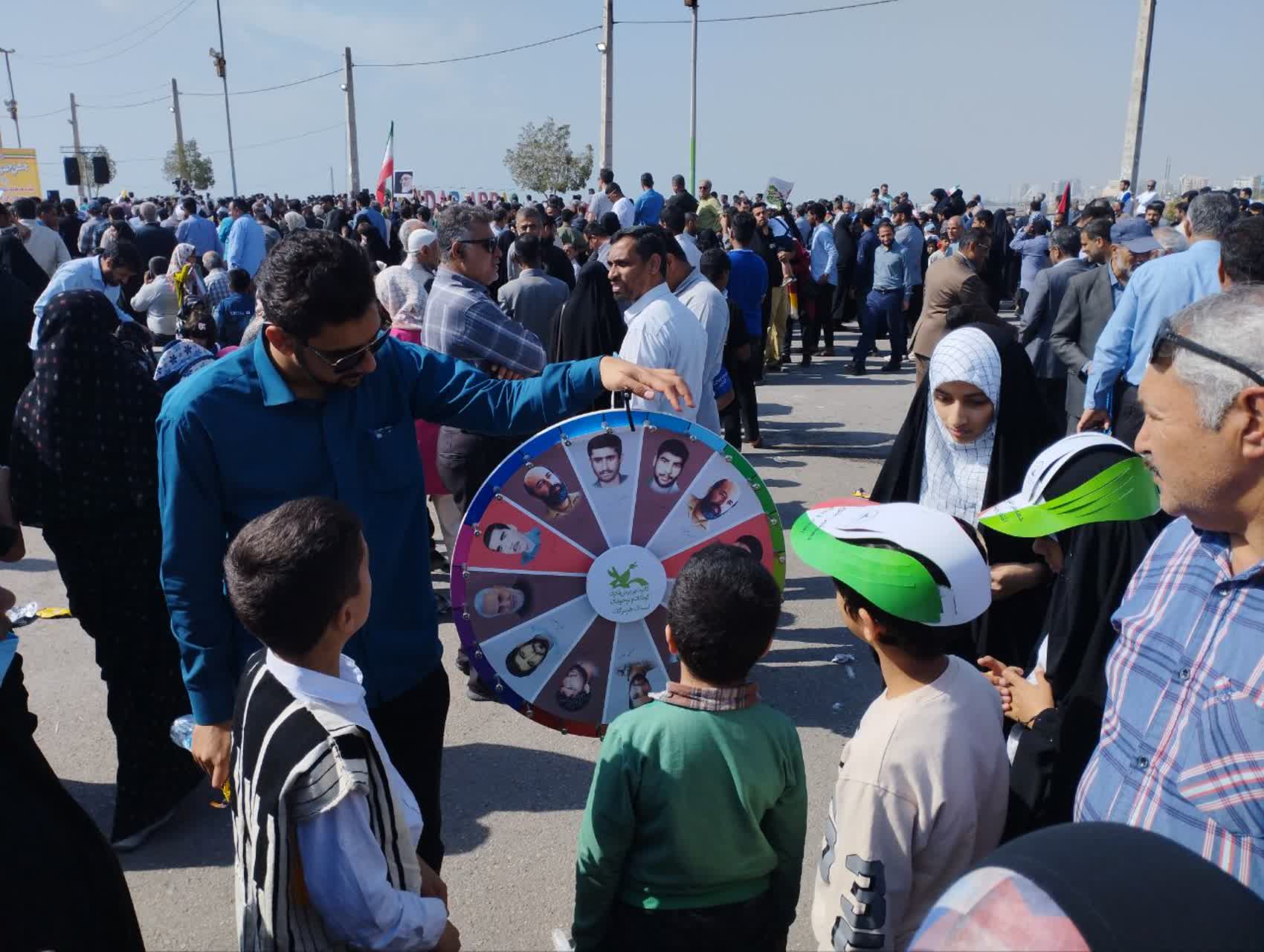 حضور کارکنان و کانون یاران کانون هرمزگان در راهپیمایی یوم الله ۲۲ بهمن